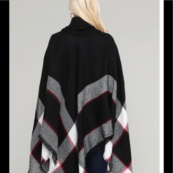 Color-Blocked Poncho Black One Size - Picture 2 of 9